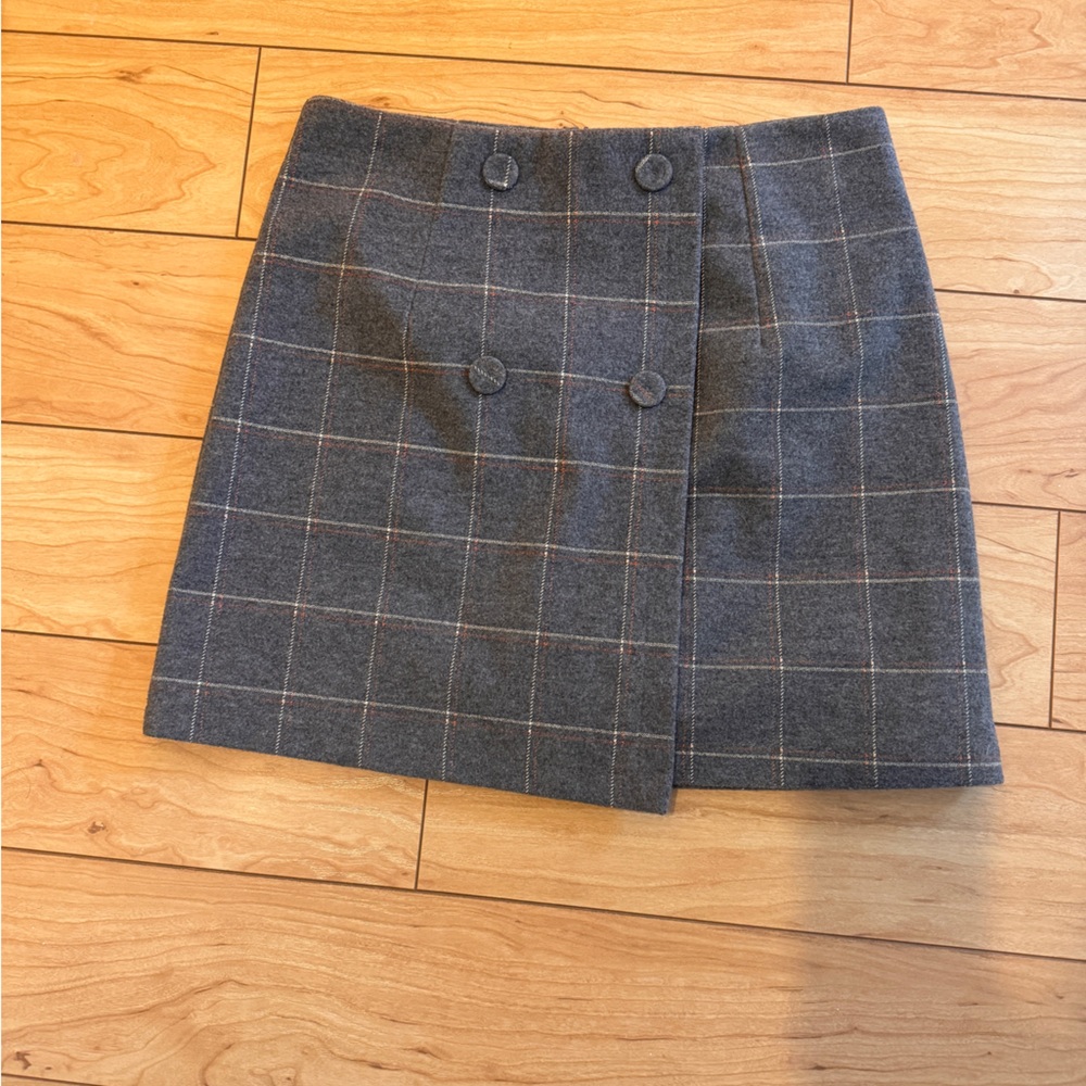 Grey plaid skirt